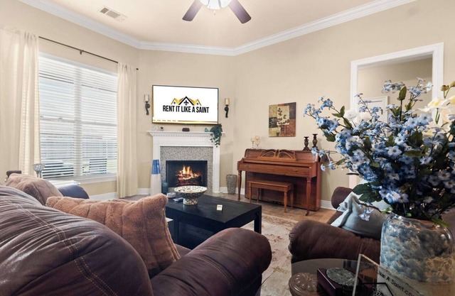Extended Stay with Fast WiFi, 2 Luxurious King Beds | Business Ready + Pet Friendly | Garage Parking