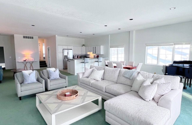 Extra Spacious 2Bed w/Large Terrance + Amenities