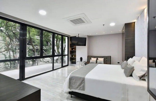 Extraordinary 3 bedroom apartment in Lleras