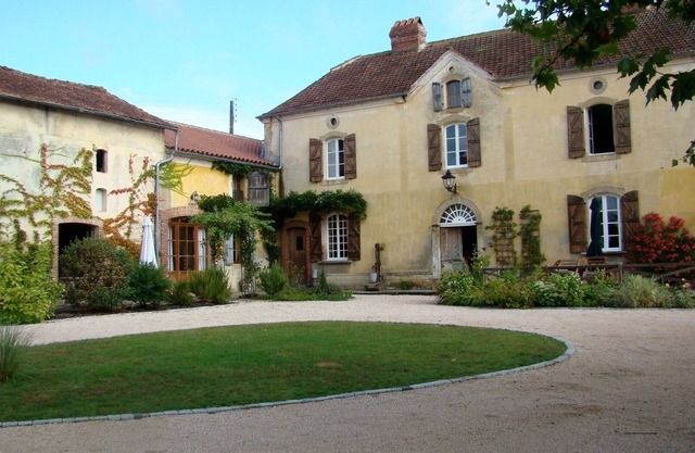 Sehr geräumig, Country Farmhouse mit Pool & Sommerküche, für 13+