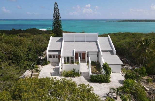 Exuma house -Private access to the beach 2 min walking to a secluded beach
