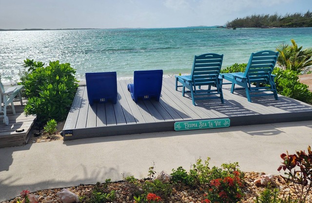 Exuma Sea La Vie - BEACHFRONT, Stunning views, Newly Updated at Hideaways