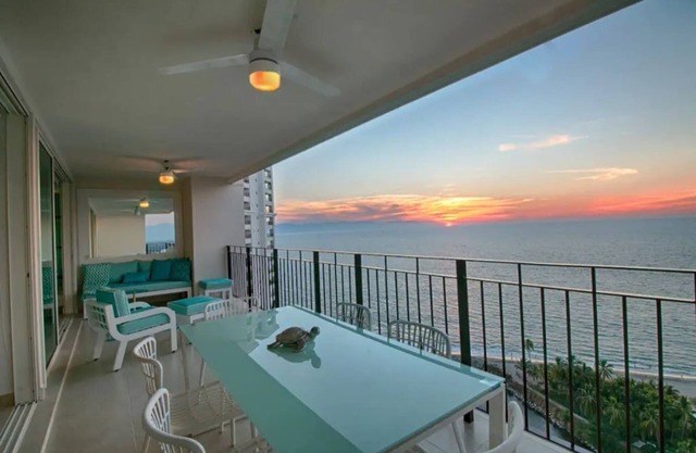 F-View & Rest Overlooking the Ocean!