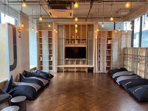 F1-31-07 Abstract Studio1Tamarind 2QB Wifi NETFParking