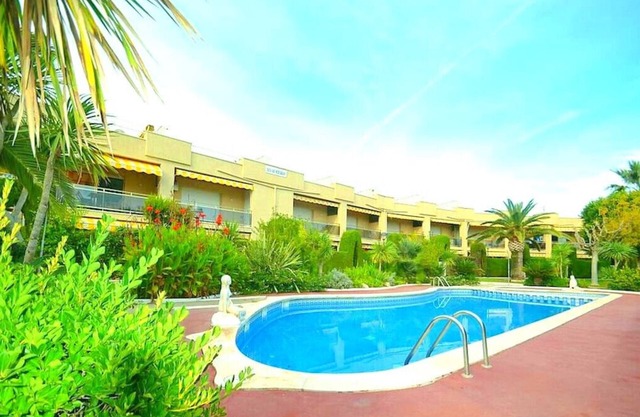 F3 & SOLARIUM, Pool & Garten, STRAND. PORTAVENTURA 6 Km, BARCELONA 100 Km