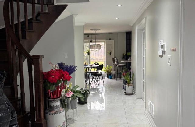 F3 Spacious room with 2 queen beds and TV