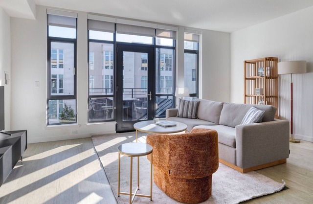 Fab Berkeley 1BR w/ Rooftop & Gym, nr Coffee & Shops, by Blueground