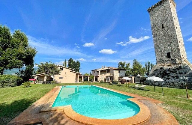 Fabelhafte Villa mit eingezäuntem Pool, riesigem Grundstück, Meditationspark, Ki