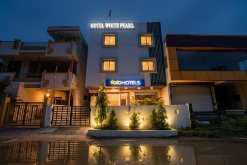 FabHotel White Pearl