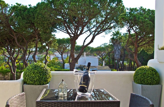 Fabulous 2 Schlafzimmer Reihenhaus in der Nähe von Quinta do Lago und Vale do Lobo