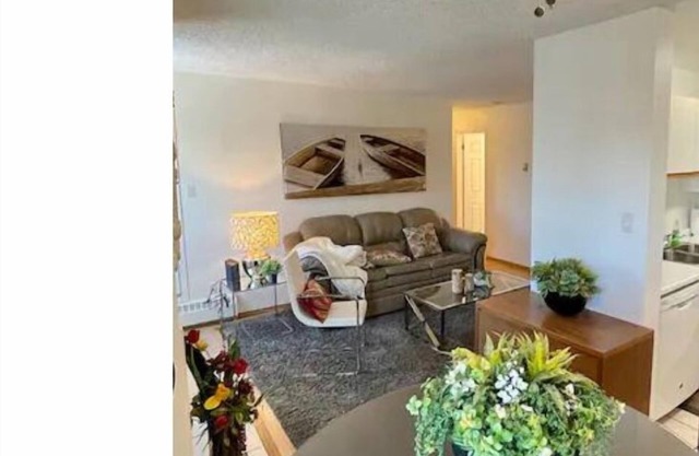 Fabulous 2br near to Royal Alex Hospital and NAIT