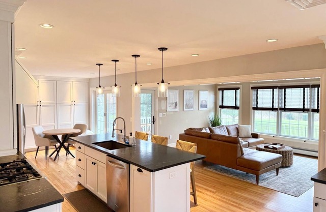 Fabulous 5-bedroom house with a pool in Portsmouth