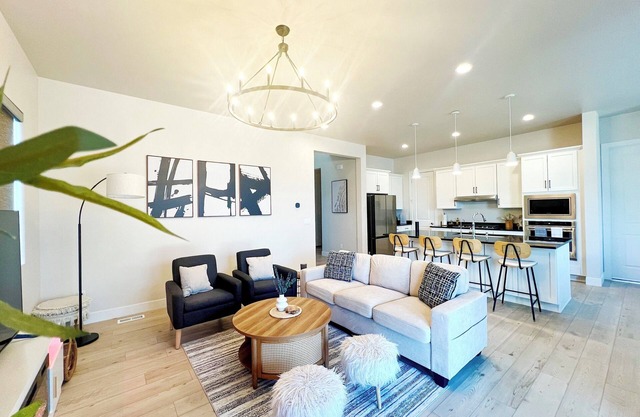 Fabulous 5 Bedrooms - New house with games room in Riverton