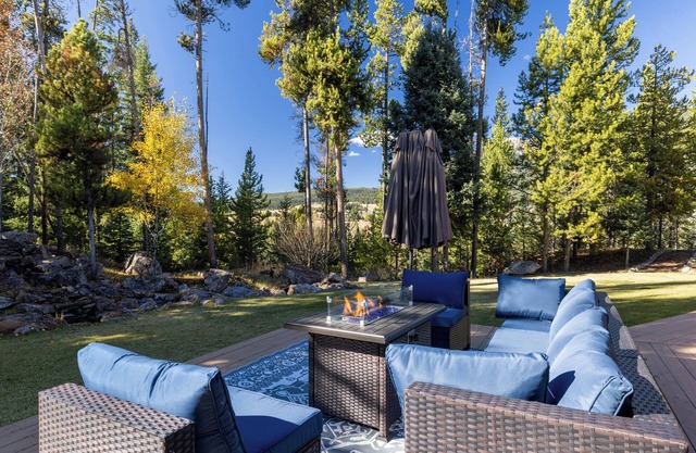 Fabulous 6-bedroom house with WiFi in Big Sky