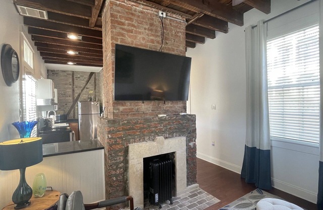 Fabulous condo inside a historic home - Coliseum Park the Lower Garden District.