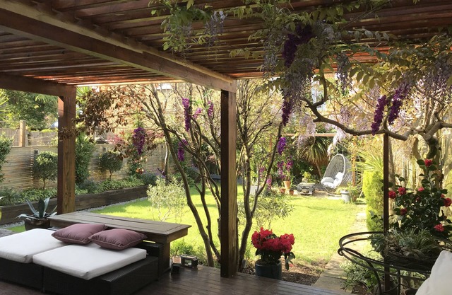 Fabulous en-suite room, independent access and garden in London superChic area