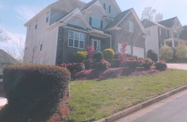 Spacious Family Friendly home — 5 min from KSU, close to Everything.