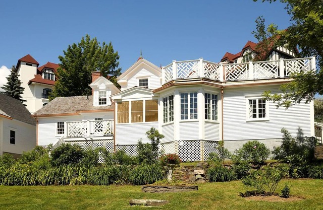 Fabulous Historic home across from The Algonquin Resort
