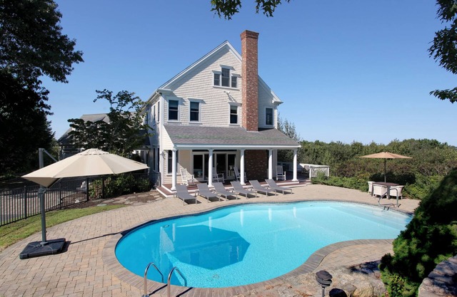 Atemberaubende Ausblicke auf Sandy Neck ... Entspannen Sie sich diesen Sommer stilvoll und sitzen Sie am Pool!