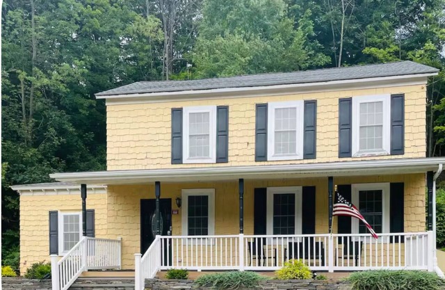 Fabulous house with AC in charming Windham-located right by Windham Mountain