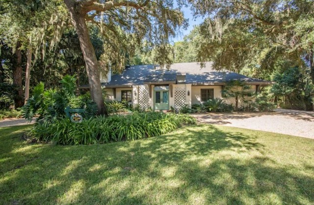 Moderne, schön dekoriert Sea Island Ferienhaus mit Pool