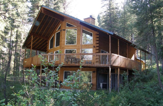 Fabulous Mountain Chalet on the River with All the Amenities you Desire!