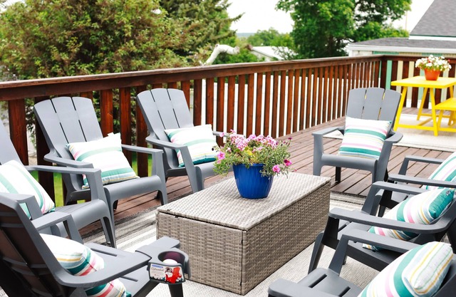 Fabulous multi family home next to the Cardston Temple, 30 minutes from Waterton