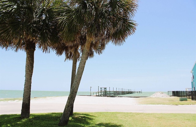 Fabulous new one bedroom condo at Bayfront