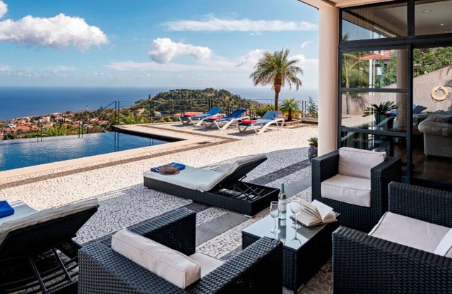 Fabulous seaview, pool and games room | Villa Luz