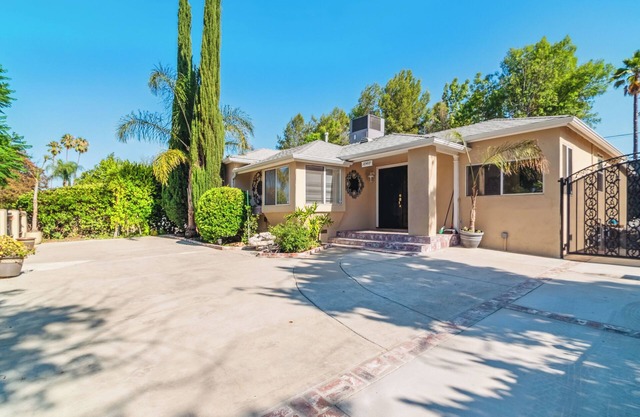 Fabulous Tarzana Poolside Retreat