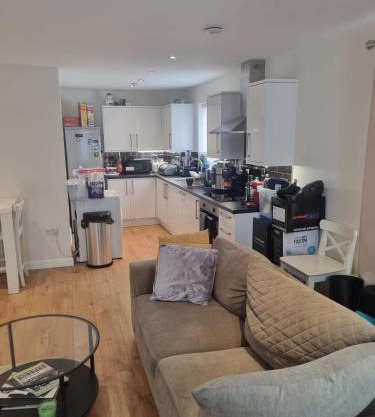 Fabulous two bedroom flat with concierge