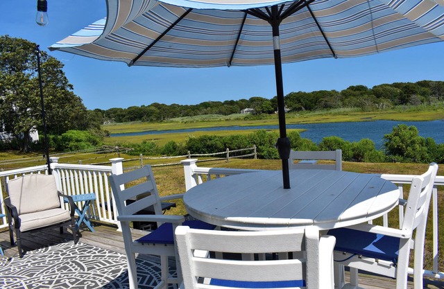 Fabulous views of beautiful Swan River and the wetlands beyond!