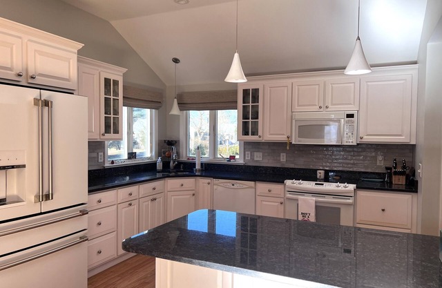 Fabulous Yarmouth Port Ranch with Central Air Conditioning