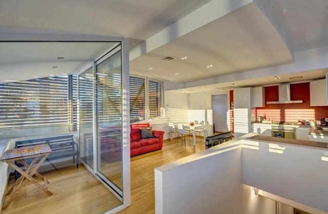 Facing San Siro Stadium 4 beds 300meters from the metro with garage