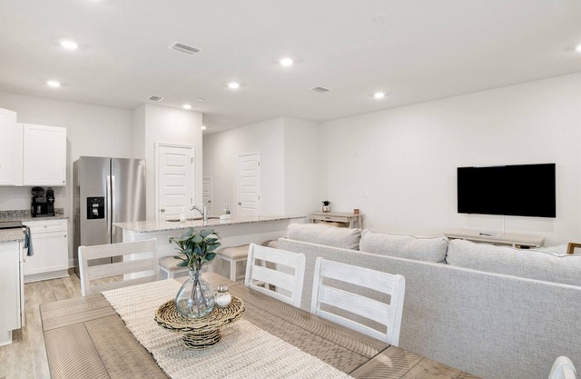 Fairchild Coastal Townhome~ New Beaches University