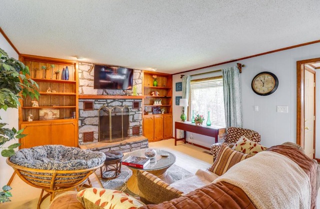 Fairfield Bay Getaway Less Than 10 Mi to Boating and Hiking
