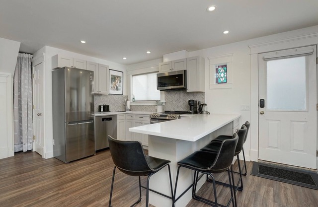 Fairfield Estate Coach House, close to Cook Street Village by Victoria Prime!