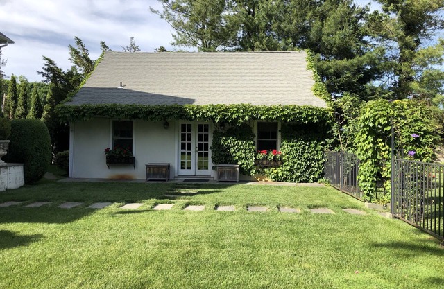 Fairfield In-Town / Strandbereich "Story-Book" Cottage mit Pool