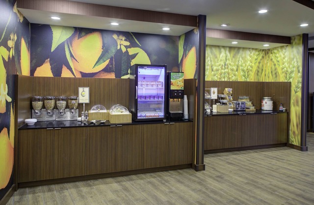 Fairfield Inn and Suites by Marriott Detroit Canton