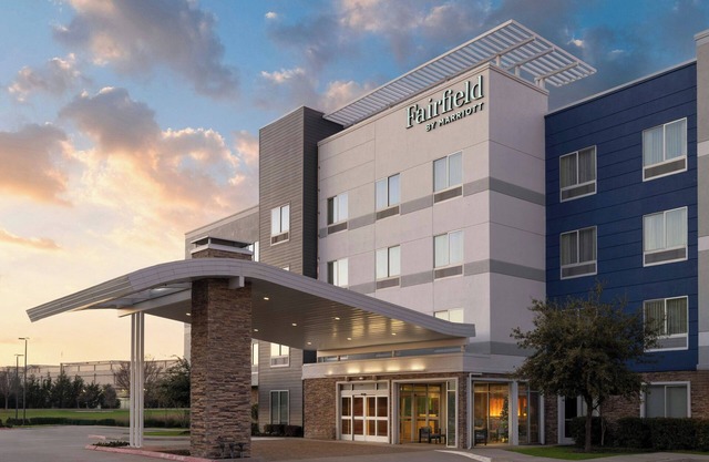 Fairfield Inn & Suites Dallas West/i-30