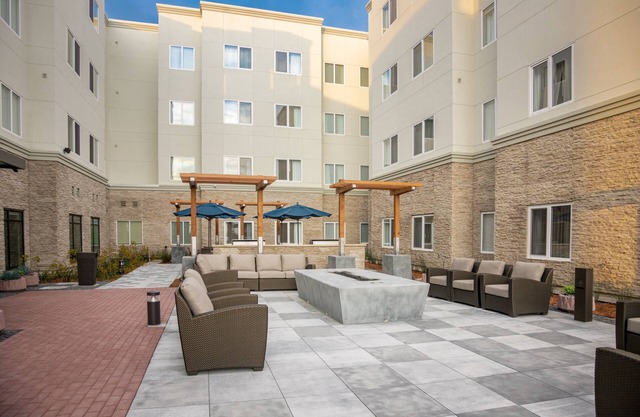 Fairfield Inn & Suites - King Bedroom