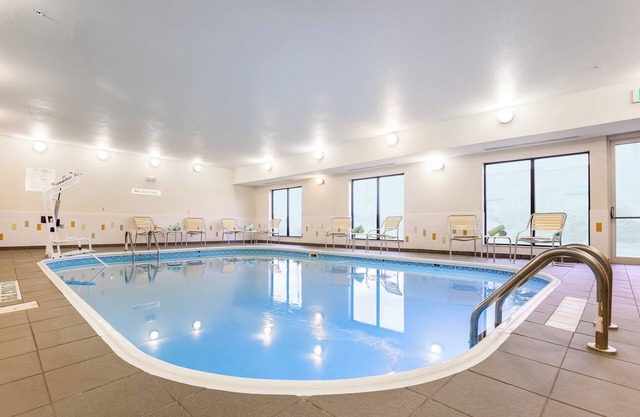 Fairfield Inn & Suites Victoria