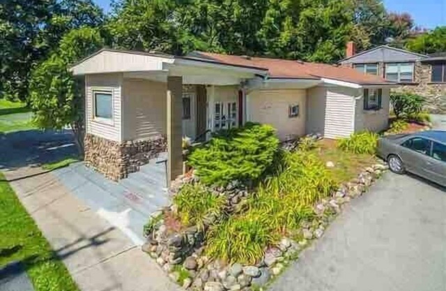 Fairport Village Original Airbnb /Walkable Village Studio