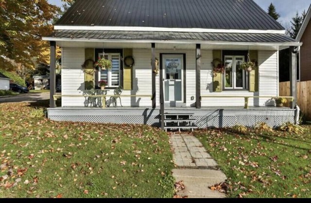 19th Century home, steps away from Ottawa river, Fall Gateway
