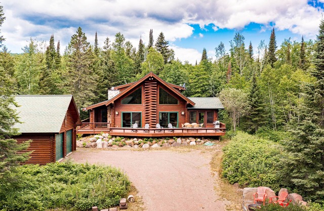 Fairway Pines Retreat - Golf, Ski & Wine Escape