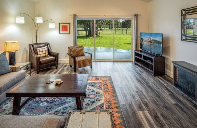Fairway Retreat with Hot Tub on the Golf Course