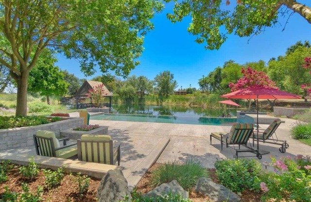 Fairytale retreat at UC Davis, pool, lake, kitchen