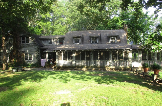 COSSATOT RIVER PETTIGREW HOUSE 6000 sq. Ft 6 Schlafzimmer, 5 Bäder, 3-stöckiges Blockhaus