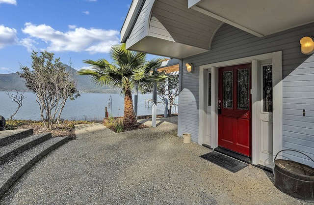 Falcon Haven- Waterfront Home with Spectacular Views
