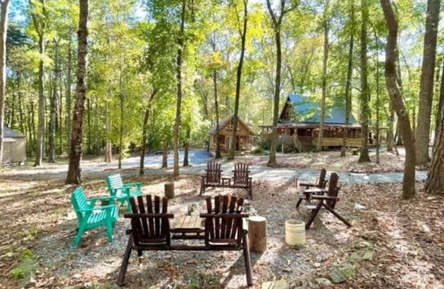 Falcon Lodge - hot tub, fire pit, & games!